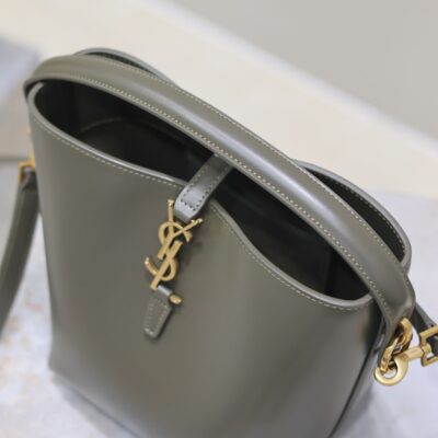 img_f8c0bdc9_20241118_i1731910730_9108_8_jpg LE 37 SMALL BUCKET BAG 20 IN KHAKI GREEN CALFSKIN GOLD HARDWARE