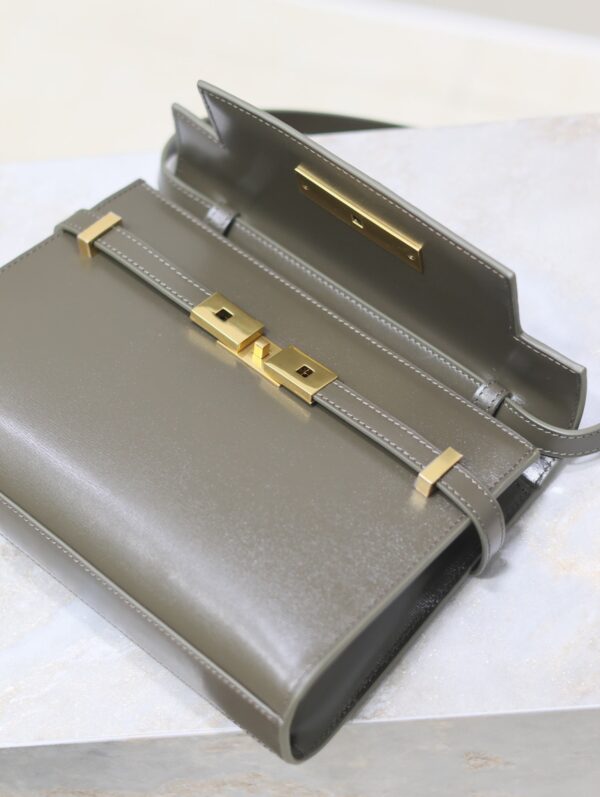 img_f8c0bdc9_20241118_i1731911119_4020_0_jpg MANHATTAN IN BOX SMALL 24 IN KOMBU GREEN CALFSKIN GOLD HARDWARE