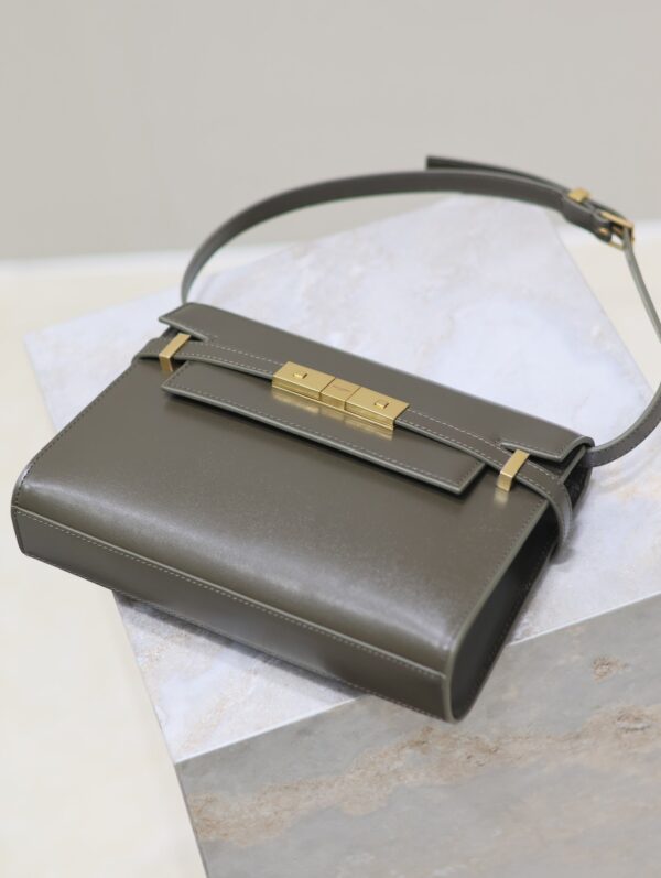 img_f8c0bdc9_20241118_i1731911120_1991_7_jpg MANHATTAN IN BOX SMALL 24 IN KOMBU GREEN CALFSKIN GOLD HARDWARE