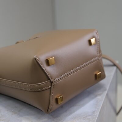 img_f8c0bdc9_20241121_i1732168981_1813_3_jpg LE 37 MINI BUCKET BAG 15 IN BROWN CALFSKIN GOLD HARDWARE