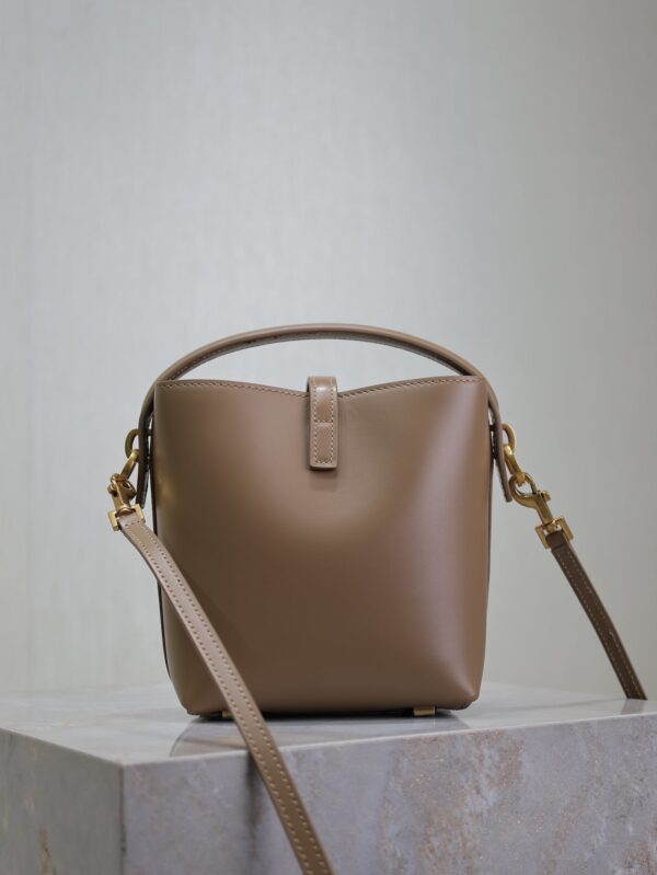 img_f8c0bdc9_20241121_i1732168981_398_2_jpg LE 37 MINI BUCKET BAG 15 IN BROWN CALFSKIN GOLD HARDWARE