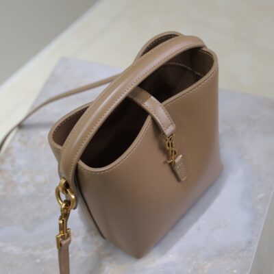 img_f8c0bdc9_20241121_i1732168981_5399_0_jpg LE 37 MINI BUCKET BAG 15 IN BROWN CALFSKIN GOLD HARDWARE