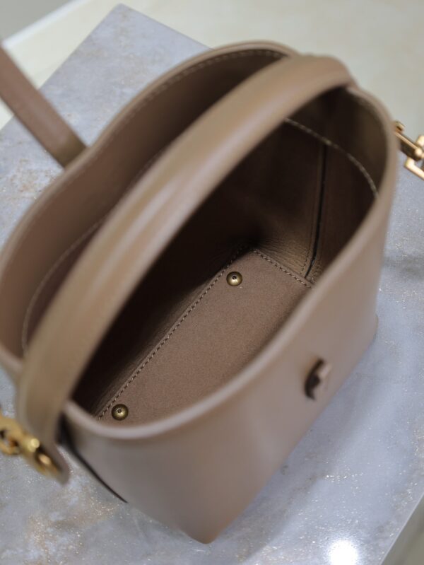 img_f8c0bdc9_20241121_i1732168981_7393_1_jpg LE 37 MINI BUCKET BAG 15 IN BROWN CALFSKIN GOLD HARDWARE