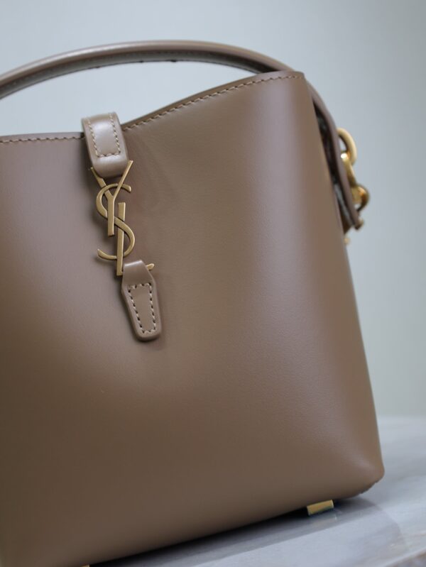img_f8c0bdc9_20241121_i1732168981_8634_8_jpg LE 37 MINI BUCKET BAG 15 IN BROWN CALFSKIN GOLD HARDWARE