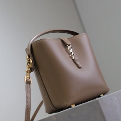 img_f8c0bdc9_20241121_i1732168981_954_4_jpg LE 37 MINI BUCKET BAG 15 IN BROWN CALFSKIN GOLD HARDWARE