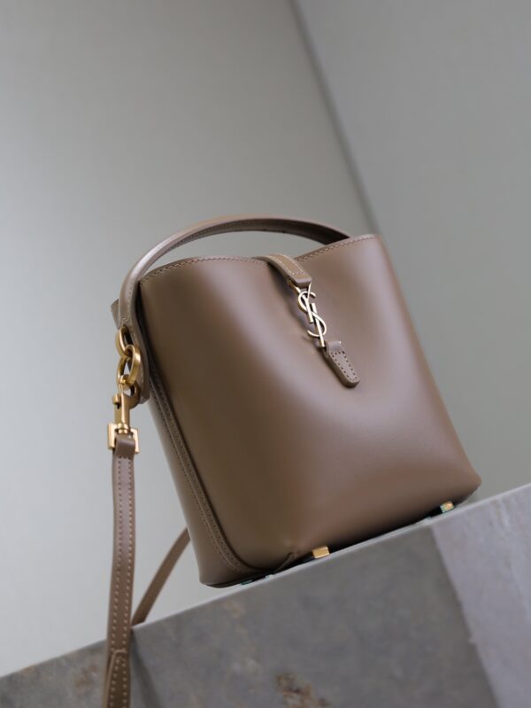 img_f8c0bdc9_20241121_i1732168981_954_4_jpg LE 37 MINI BUCKET BAG 15 IN BROWN CALFSKIN GOLD HARDWARE