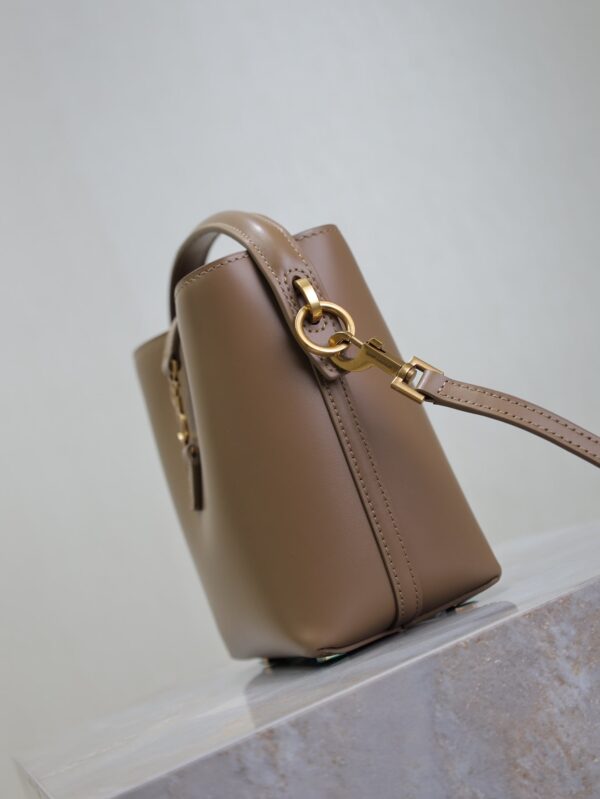 img_f8c0bdc9_20241121_i1732168981_9713_6_jpg LE 37 MINI BUCKET BAG 15 IN BROWN CALFSKIN GOLD HARDWARE
