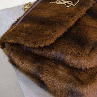 img_f8c0bdc9_20241121_i1732171821_1577_2_jpg NIKI LARGE 32 IN COFFE BROWN MINK FUR GOLD HARDWARE