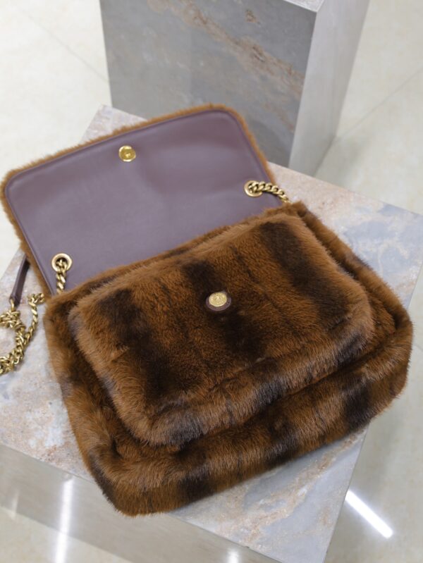 img_f8c0bdc9_20241121_i1732171821_2081_3_jpg NIKI LARGE 32 IN COFFE BROWN MINK FUR GOLD HARDWARE