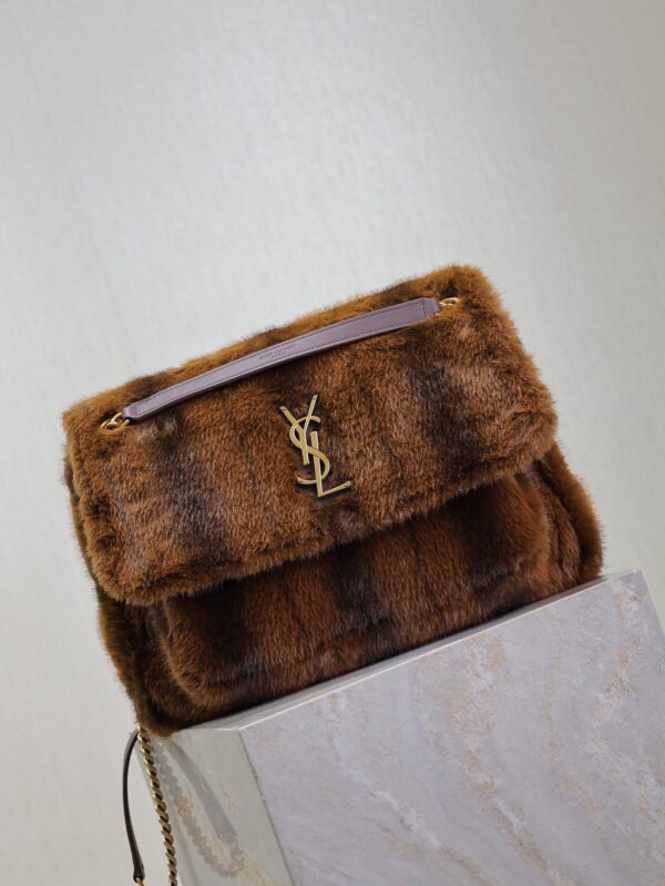 img_f8c0bdc9_20241121_i1732171821_4497_6_jpg NIKI LARGE 32 IN COFFE BROWN MINK FUR GOLD HARDWARE