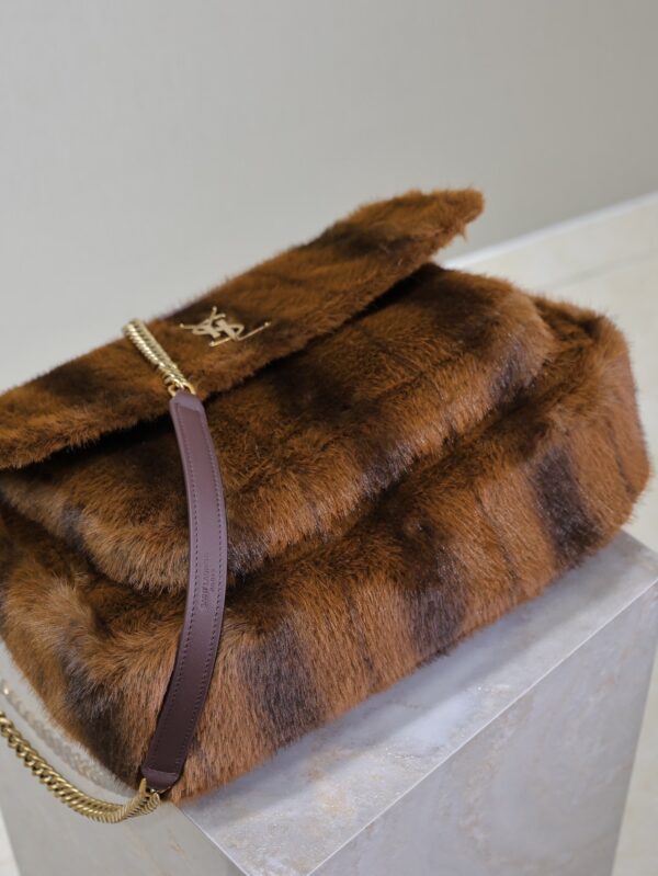 img_f8c0bdc9_20241121_i1732171821_4570_8_jpg NIKI LARGE 32 IN COFFE BROWN MINK FUR GOLD HARDWARE