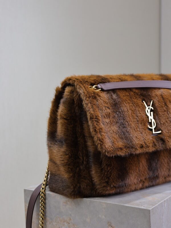 img_f8c0bdc9_20241121_i1732171821_600_4_jpg NIKI LARGE 32 IN COFFE BROWN MINK FUR GOLD HARDWARE
