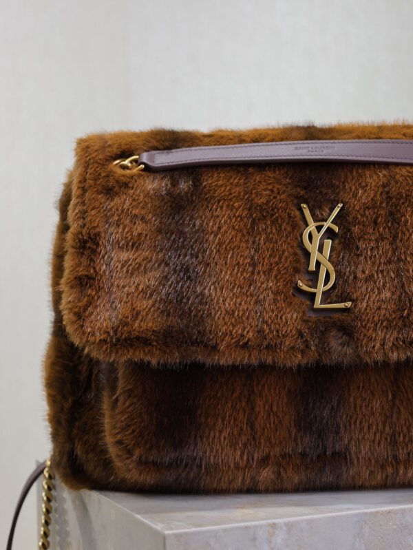 img_f8c0bdc9_20241121_i1732171821_915_5_jpg NIKI LARGE 32 IN COFFE BROWN MINK FUR GOLD HARDWARE