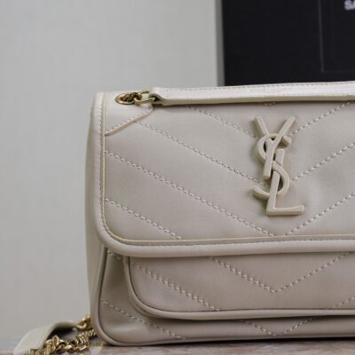 NIKI BABY 22 IN RICE WHITE LAMBSKIN GOLD CHAIN