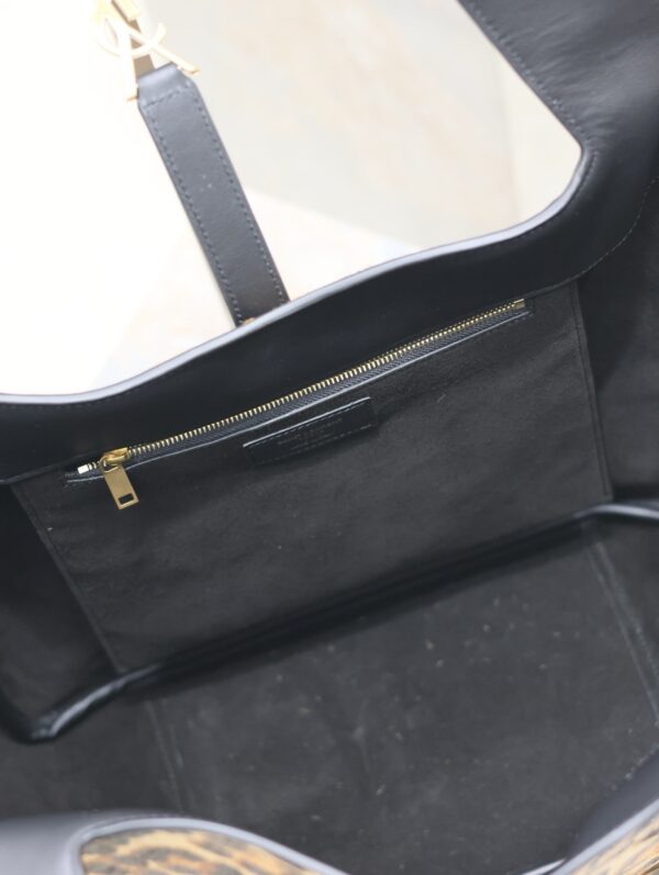 LE 5 À 7 BEA TOTE BAG 50 IN LEOPARD PRINT LEATHER GOLD LOGO