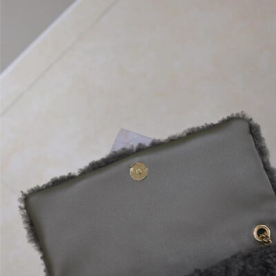img_f8c0bdc9_20241212_1733983028_160_jpg JAMIE BAG 25 IN DARK GRAY LAMB WOOL