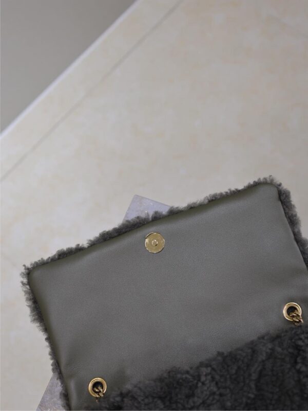 img_f8c0bdc9_20241212_1733983028_160_jpg JAMIE BAG 25 IN DARK GRAY LAMB WOOL
