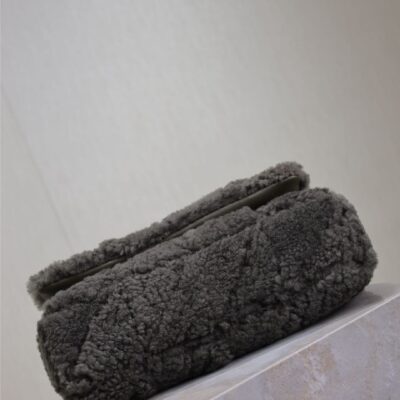 img_f8c0bdc9_20241212_1733983028_506_jpg JAMIE BAG 25 IN DARK GRAY LAMB WOOL