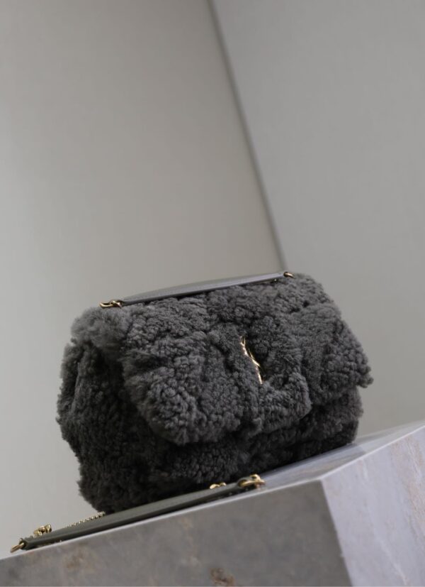 img_f8c0bdc9_20241212_1733983163_531_jpg JAMIE BAG 20 IN DARK GRAY LAMB WOOL