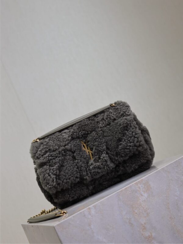 img_f8c0bdc9_20241212_1733983163_656_jpg JAMIE BAG 20 IN DARK GRAY LAMB WOOL