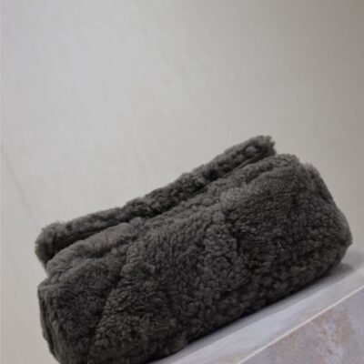 img_f8c0bdc9_20241212_1733983163_85_jpg JAMIE BAG 20 IN DARK GRAY LAMB WOOL