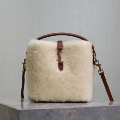 img_f8c0bdc9_20241218_1734493145_165_jpg LE 37 MINI BUCKET BAG 15 IN CREAM SHEARLING AND BROWN LEATHER TRIM