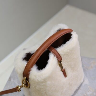 img_f8c0bdc9_20241218_1734493145_875_jpg LE 37 MINI BUCKET BAG 15 IN CREAM SHEARLING AND BROWN LEATHER TRIM