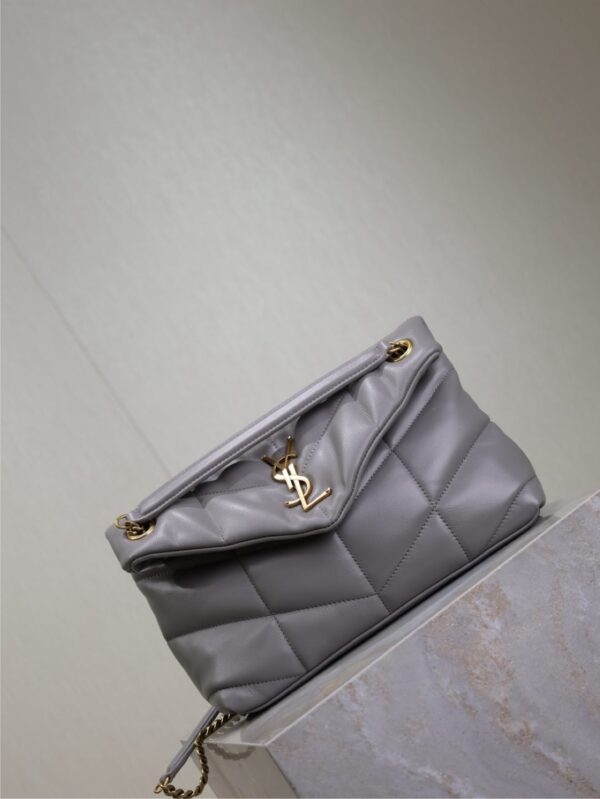 YSL 25S LOULOU PUFFER MEDIUM 29 IN SMOKY LAVENDER CALFSKIN