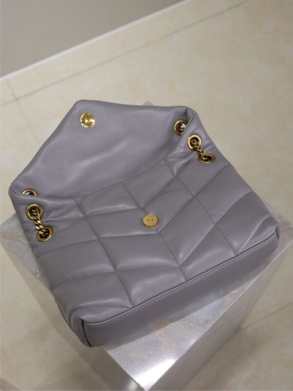 YSL 25S LOULOU PUFFER MEDIUM 29 IN SMOKY LAVENDER CALFSKIN