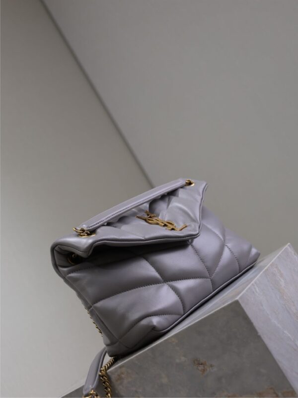 YSL 25S LOULOU PUFFER MEDIUM 29 IN SMOKY LAVENDER CALFSKIN