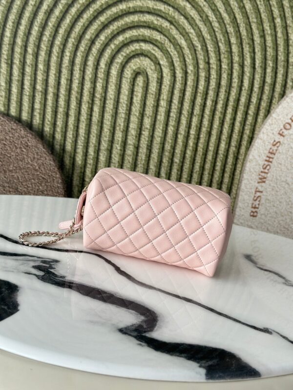 CHANEL 26S CLASSIC QUILTED COSMETIC POUCH 18 IN LIGHT PINK GRAINED CALFSKIN GOLD HARDWARE