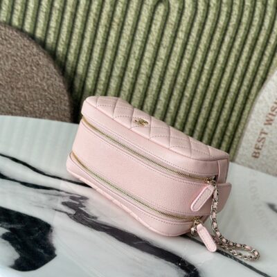 CHANEL 26S CLASSIC QUILTED COSMETIC POUCH 18 IN LIGHT PINK GRAINED CALFSKIN GOLD HARDWARE